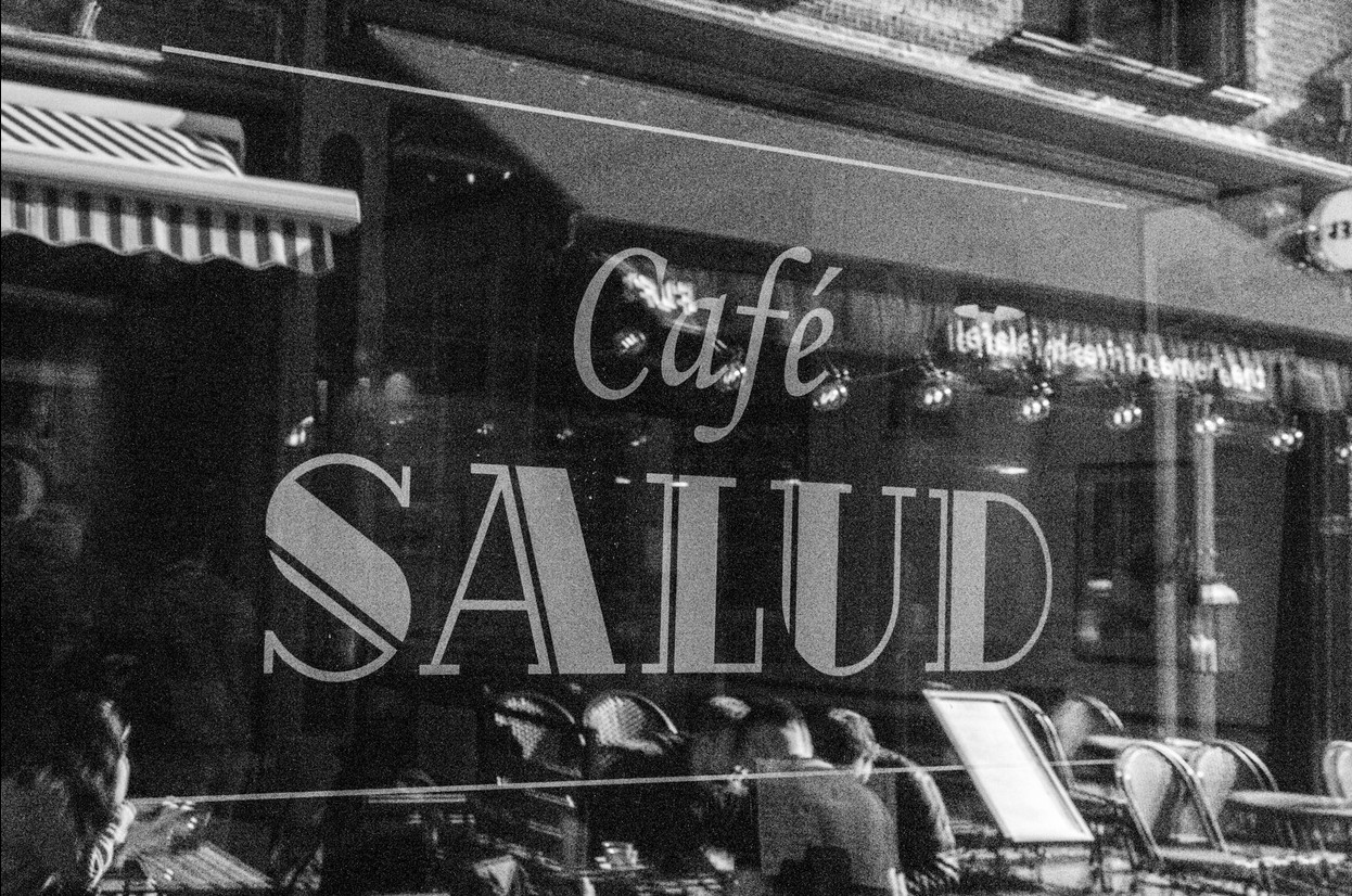 Sfeervol interieur van Cafe Salud, locatie voor bedrijfsborrels in Groningen