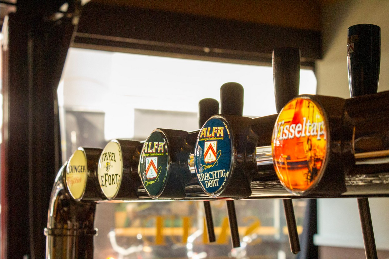 Tapinstallatie met Alfa en speciaalbieren voor een bedrijfsborrel bij Cafe Salud Groningen